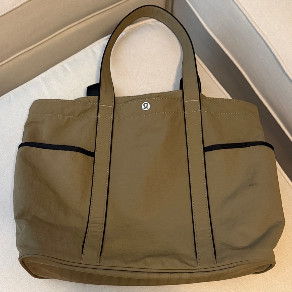 lululemon athletica green tote